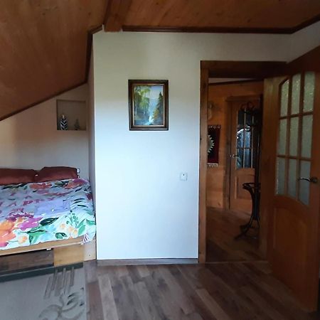 Sadyba Iryna Садиба Ірина Tukhlya Cameră foto